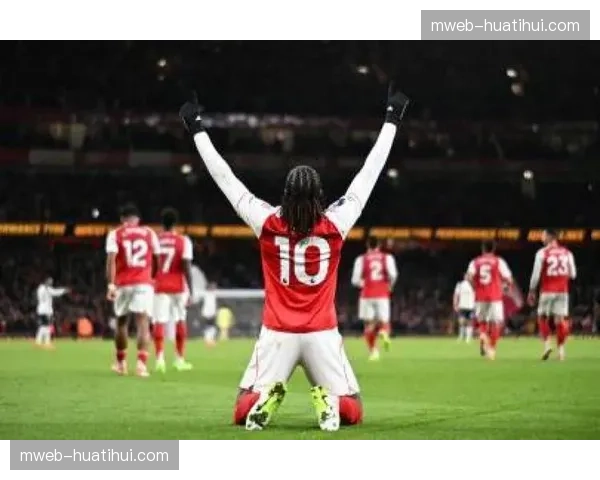 阿森纳短角球战术三重欺骗 埃泽弧顶无人盯防兜射破纽卡